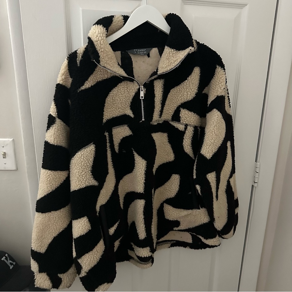 Cozy Black and Cream Fleece Pullover